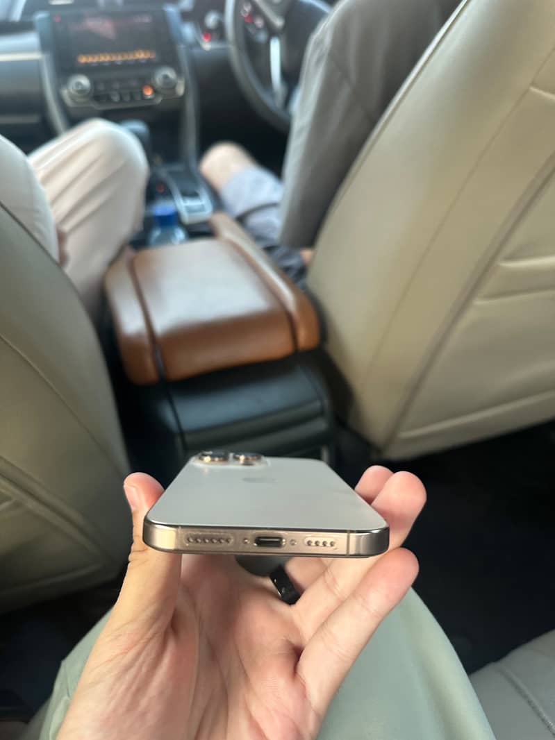 Apple iPhone 16 Pro Max 3