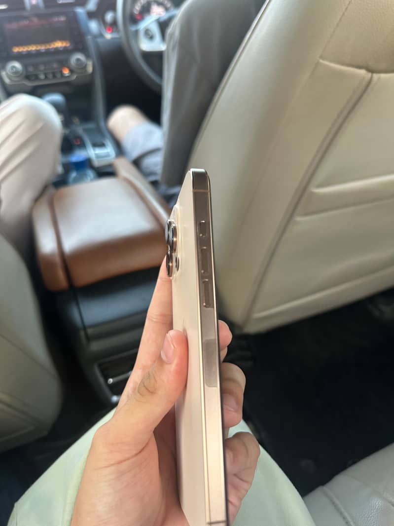 Apple iPhone 16 Pro Max 4