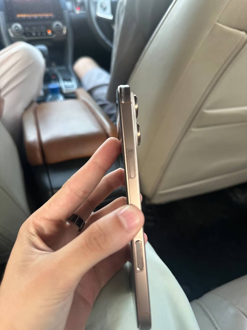 Apple iPhone 16 Pro Max 5