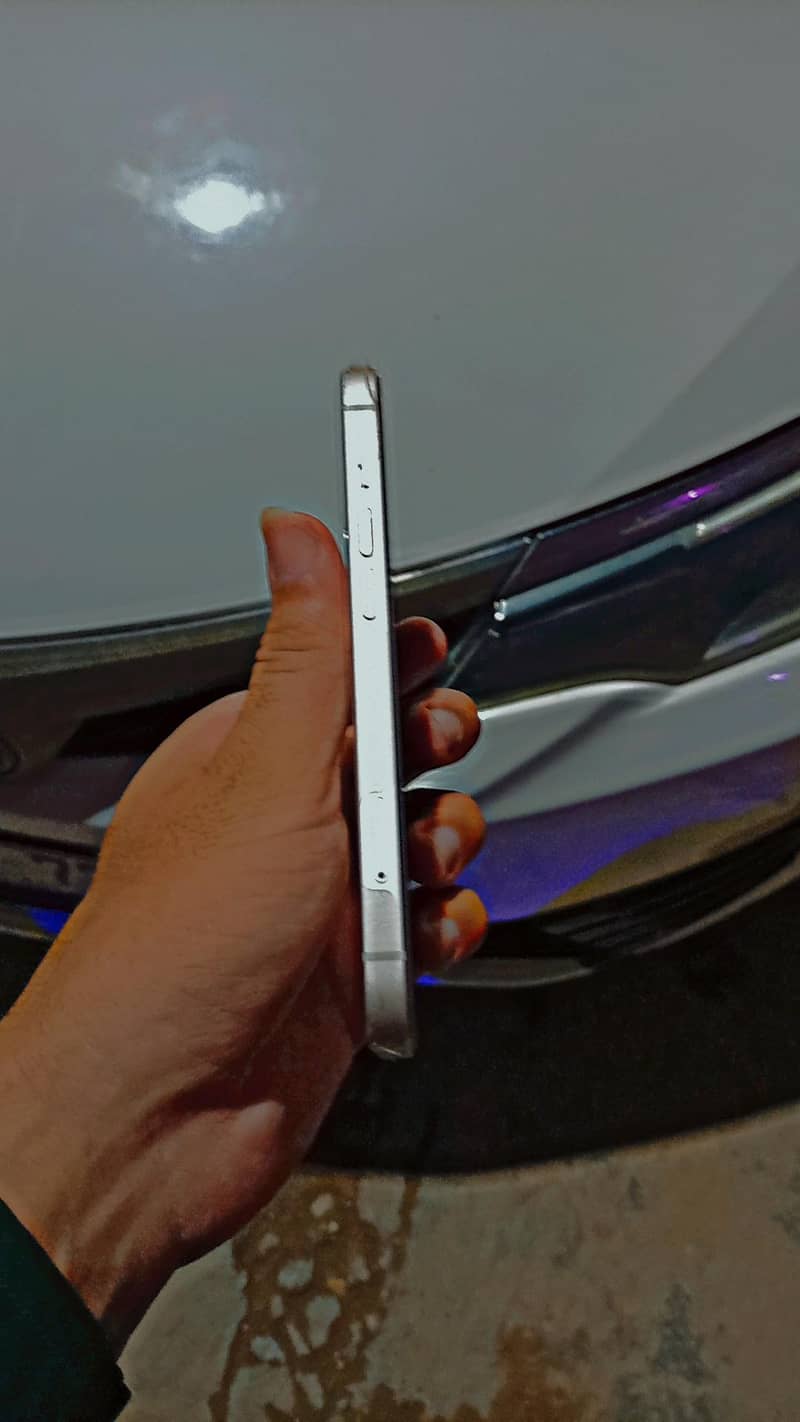 Apple iPhone 13 4