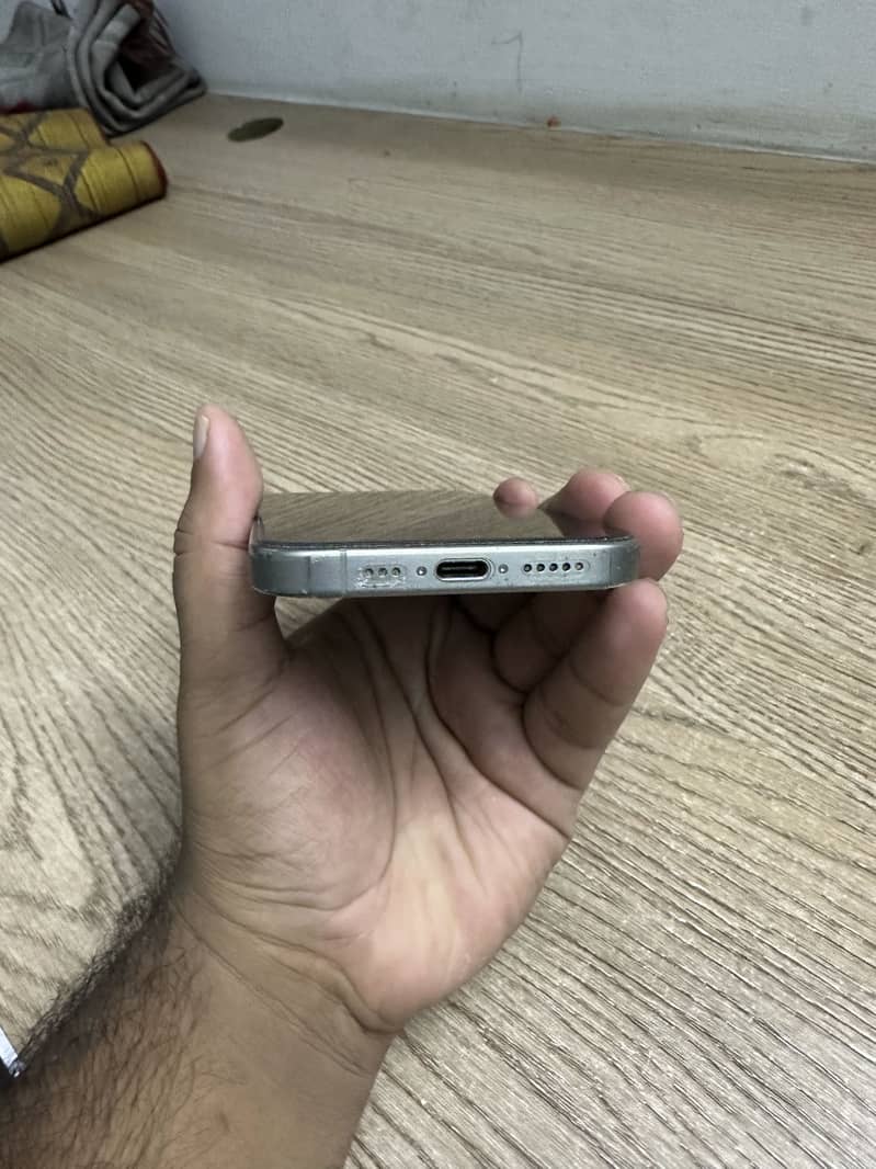 Apple iPhone 15 Pro 1