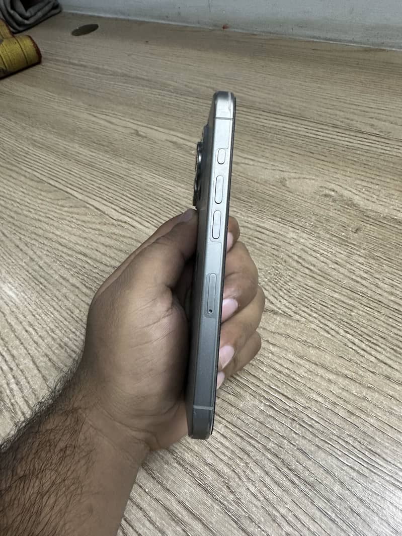 Apple iPhone 15 Pro 3