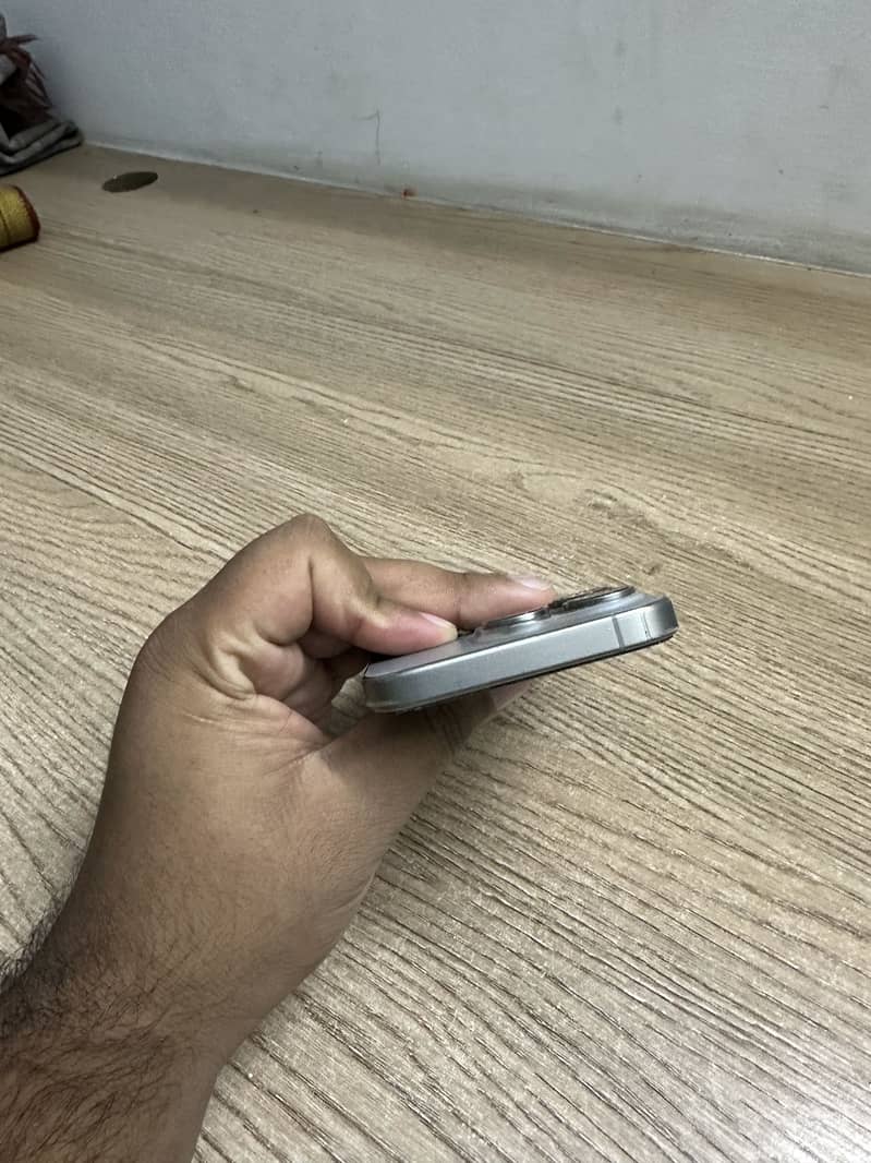 Apple iPhone 15 Pro 4