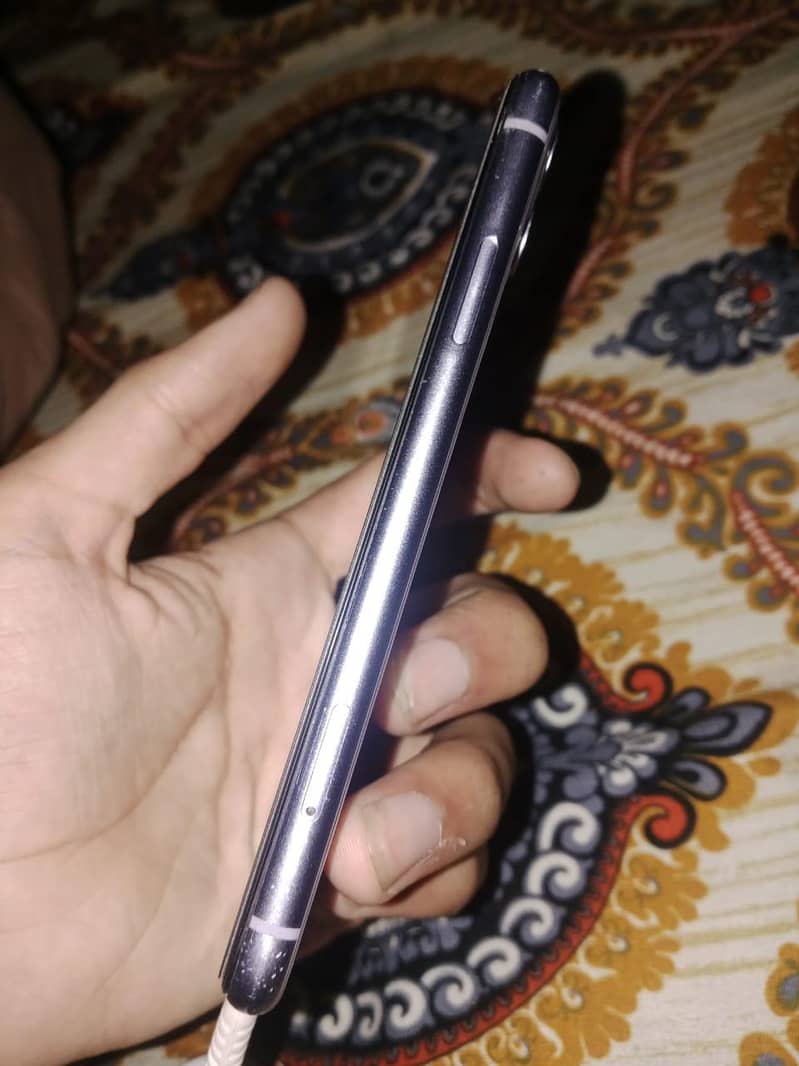 Apple iPhone 11 3