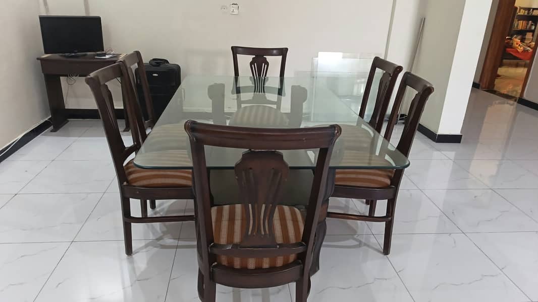 Dining Table with 6 chairs 0