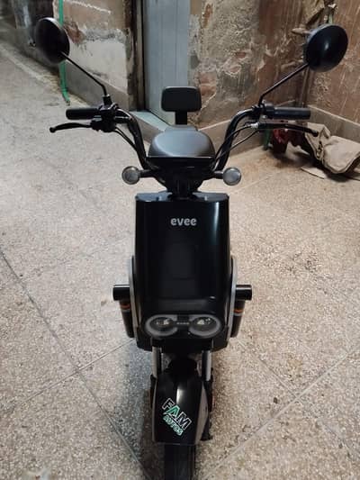 Electric scooter evee