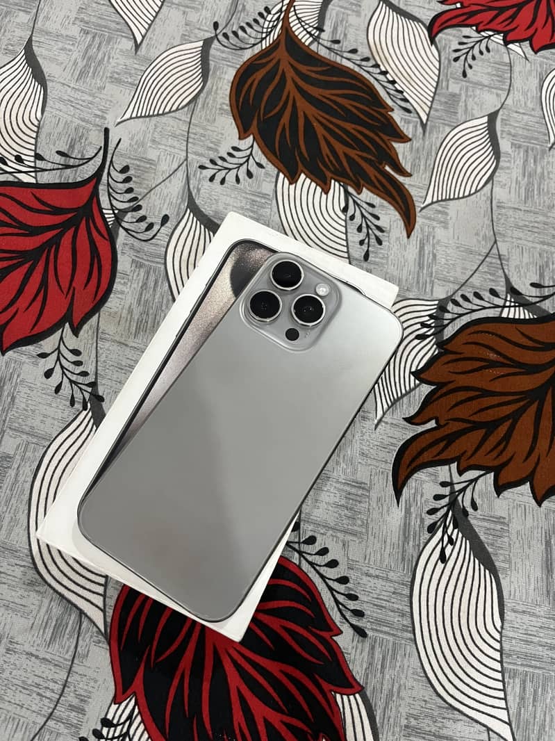 Apple iPhone 15 Pro Max 0