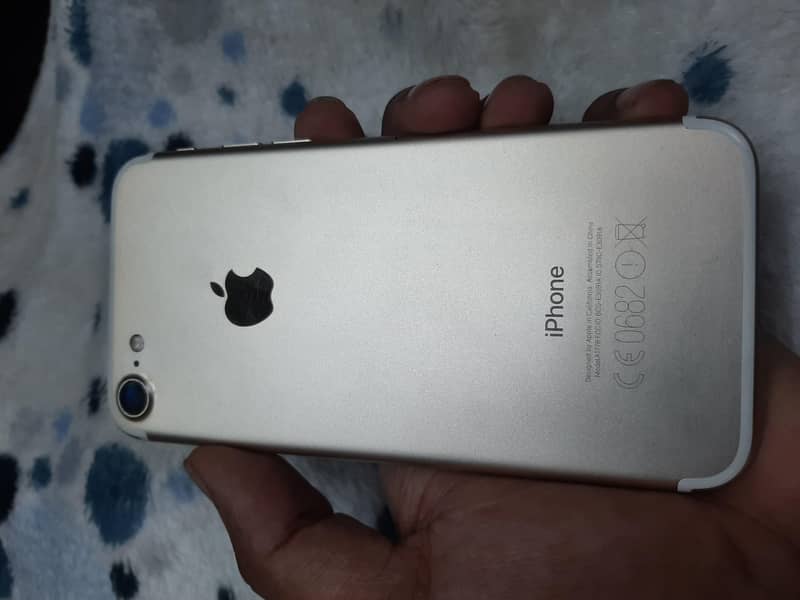 Apple iPhone 7 2