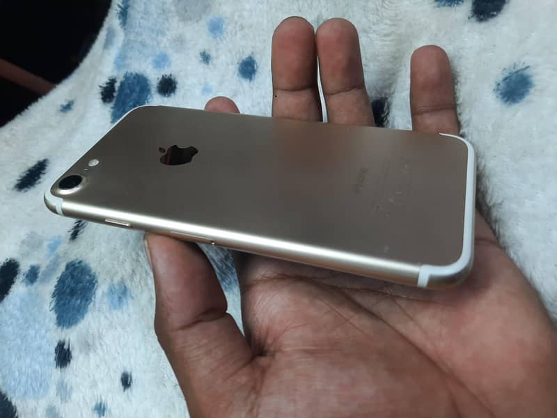 Apple iPhone 7 3