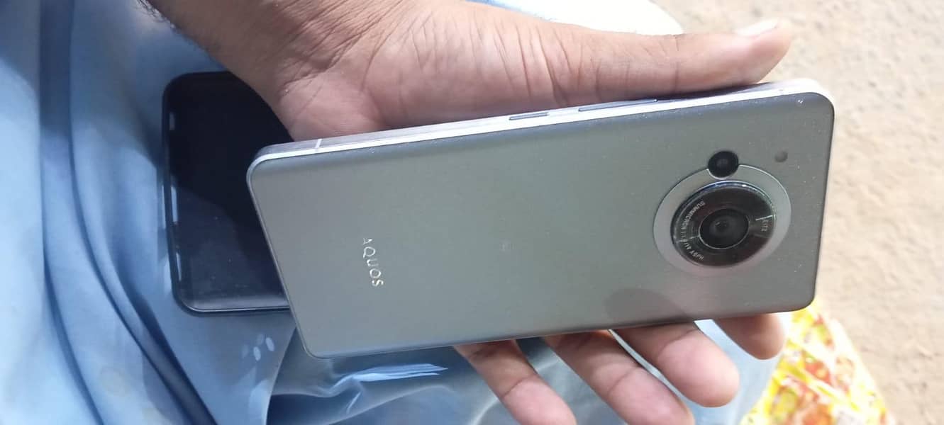 Sharp Aquos Sense7 1