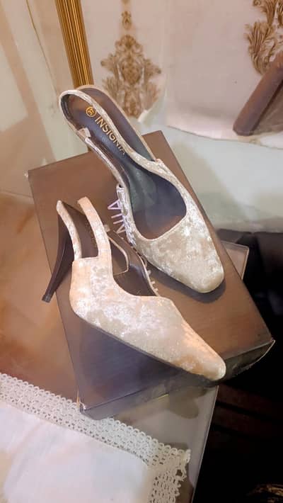 court shoes