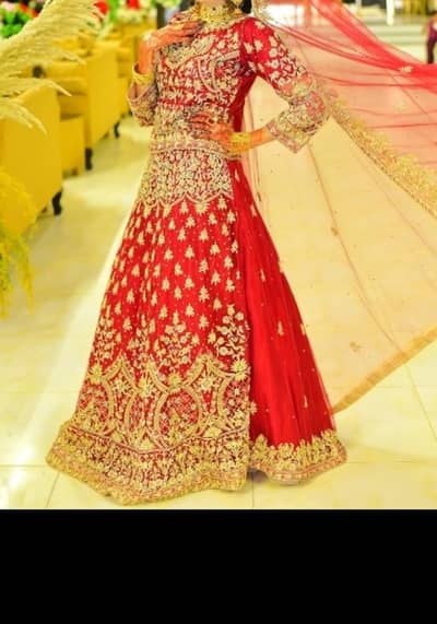 Beautiful & elegant dress for sale  Dress is in excellent condition