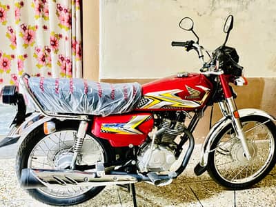 Honda 125 All okay only drive 2900… only WhatsApp 03217535664