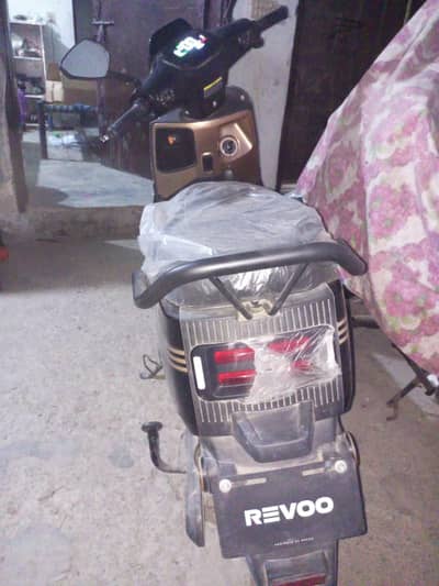 Revoo A11 new scooty