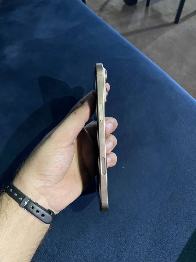 Apple iPhone 16 Pro Max 3