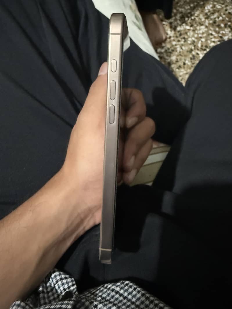 Apple iPhone 16 Pro Max 1