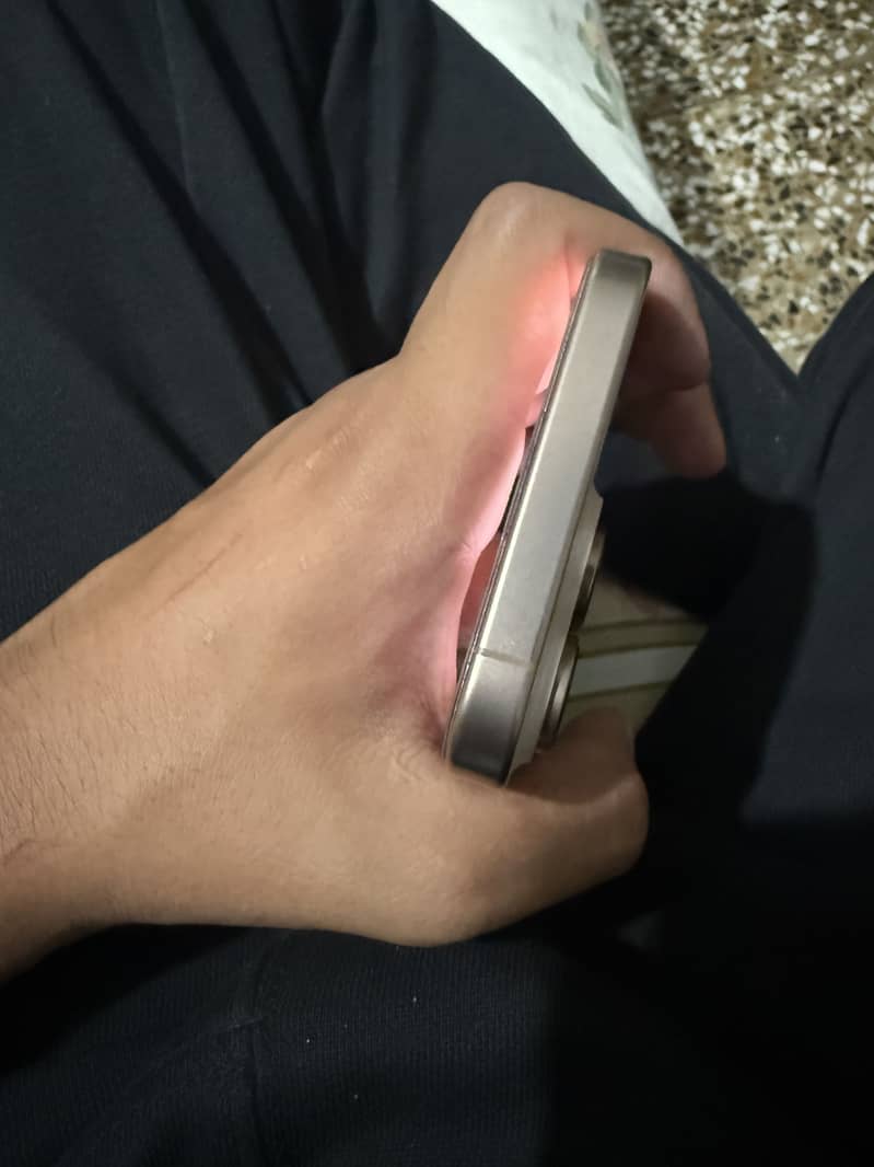 Apple iPhone 16 Pro Max 2