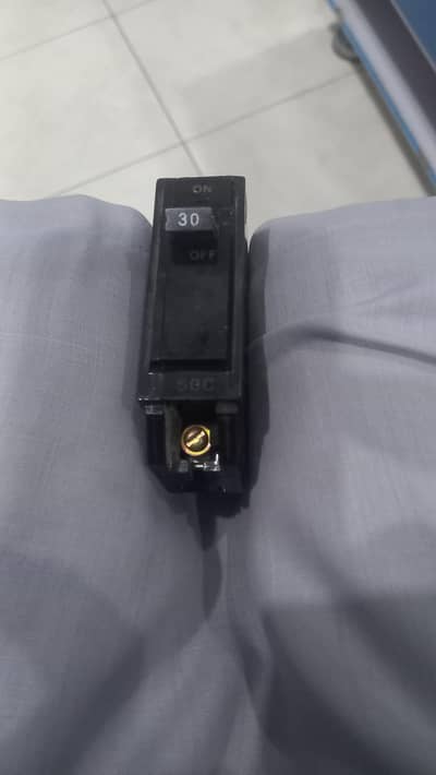 circuit breaker 30A   ((10 pieces)) imported . Made in SINGAPORE 