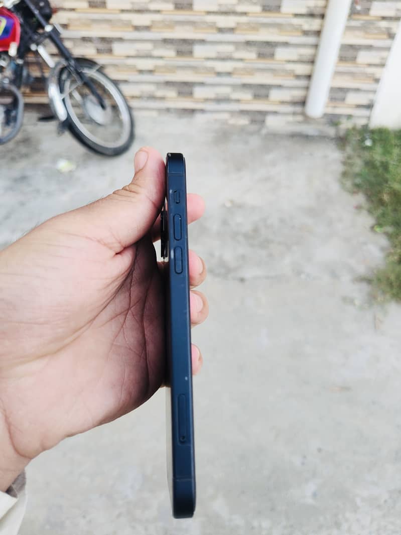 Apple iPhone 12 3