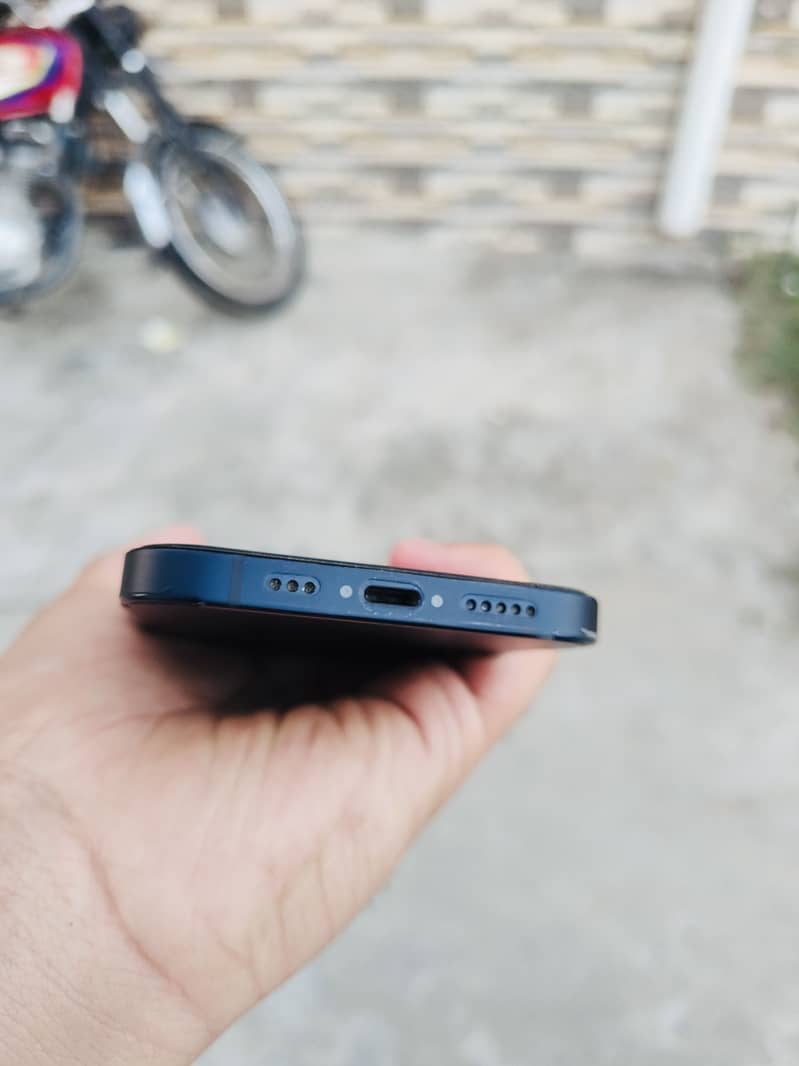 Apple iPhone 12 5