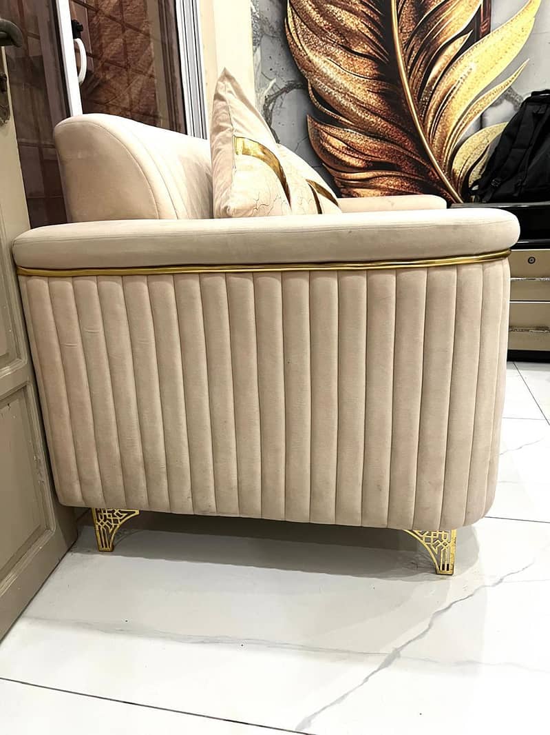 2 seat sofa 1
