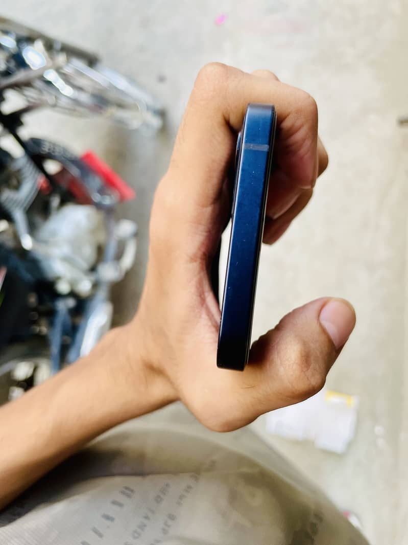 Apple iPhone 12 2