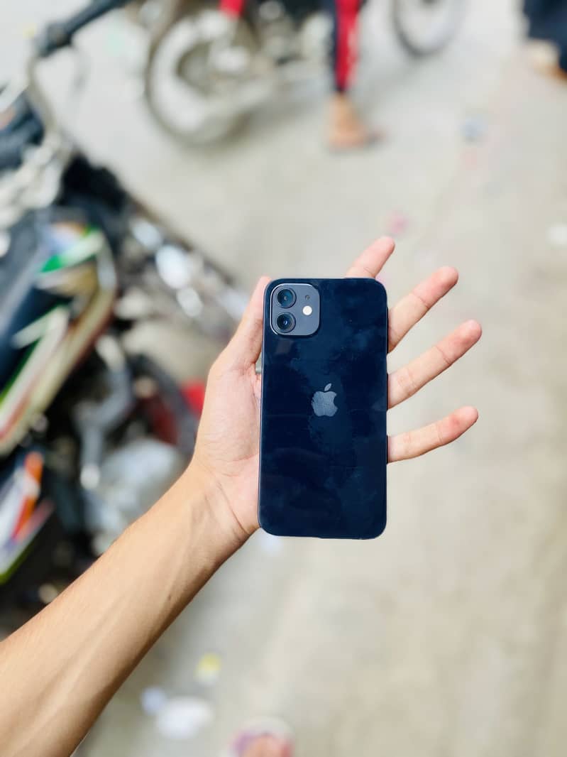 Apple iPhone 12 3