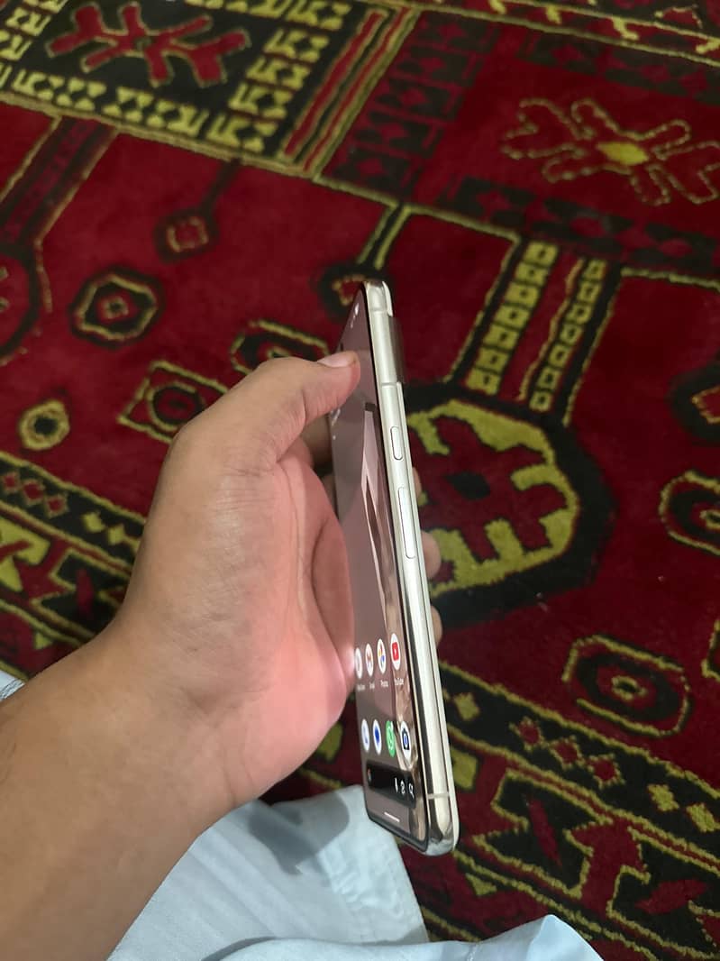 Google Pixel 8 Pro 4