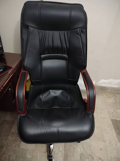 Office table and chair for sale