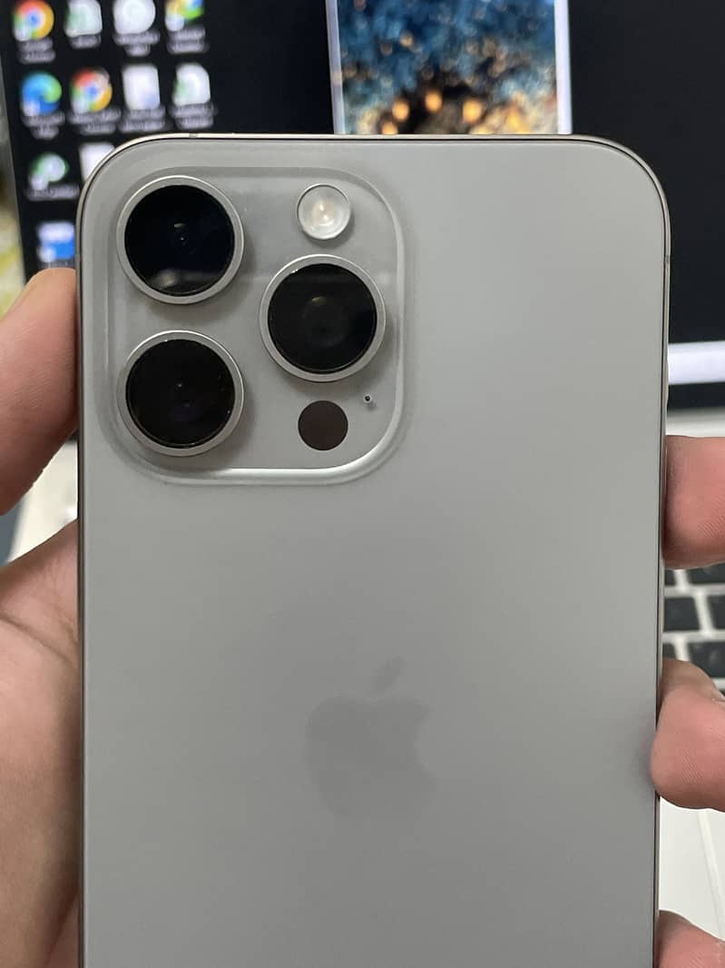 Apple iPhone 15 Pro Max 3