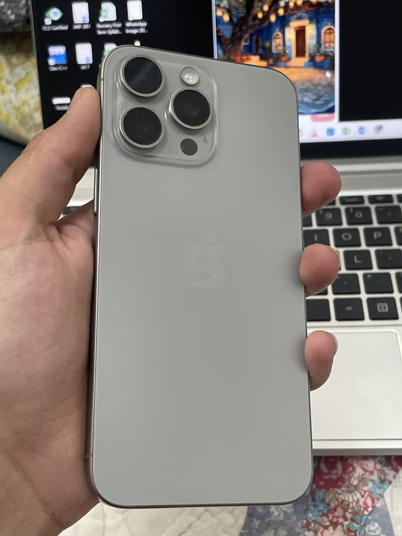 Apple iPhone 15 Pro Max 2