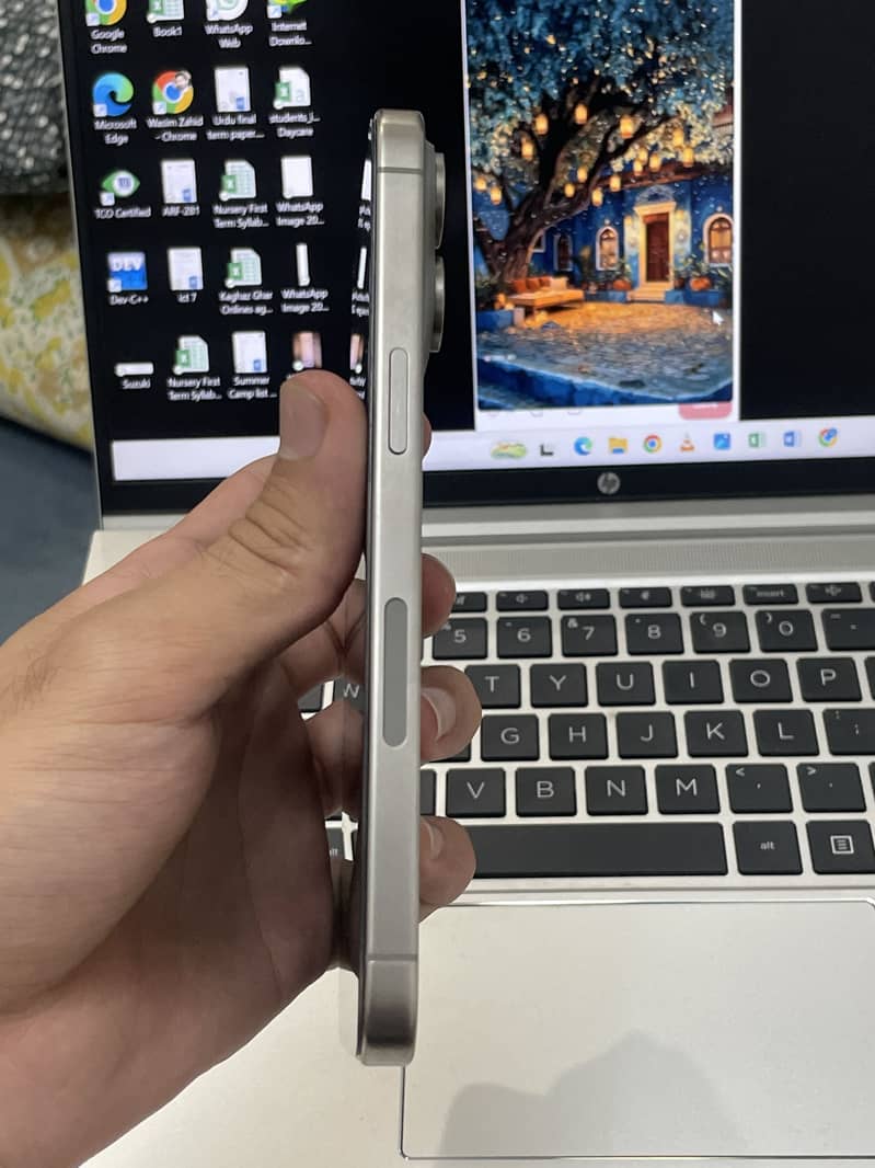 Apple iPhone 15 Pro Max 9