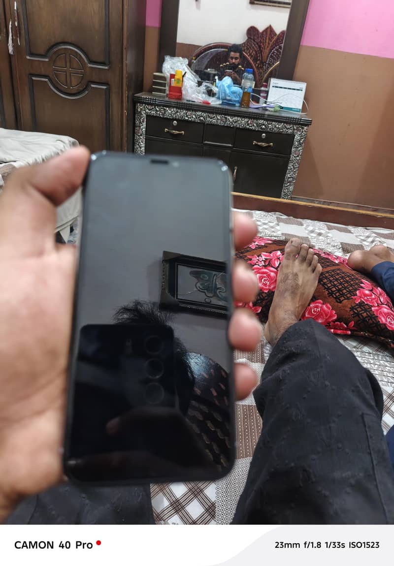 Apple iPhone XS 1