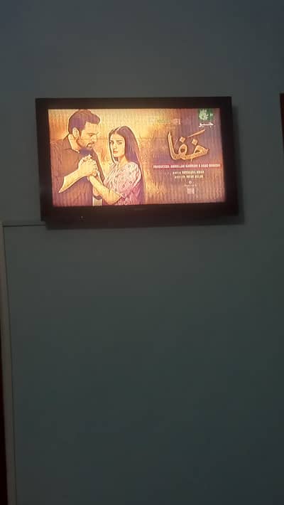 LCD . . . . SONY BRAVIA 32 INCHES