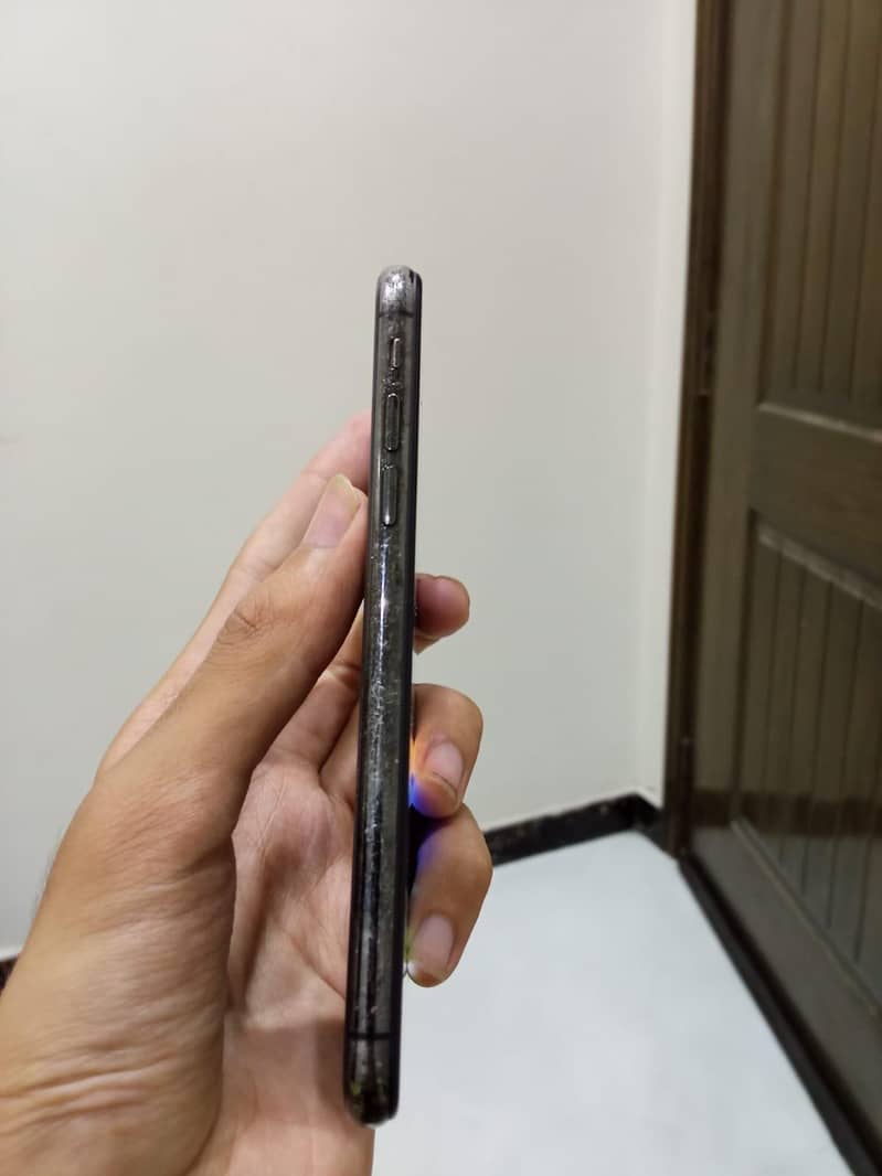 Apple iPhone X 3