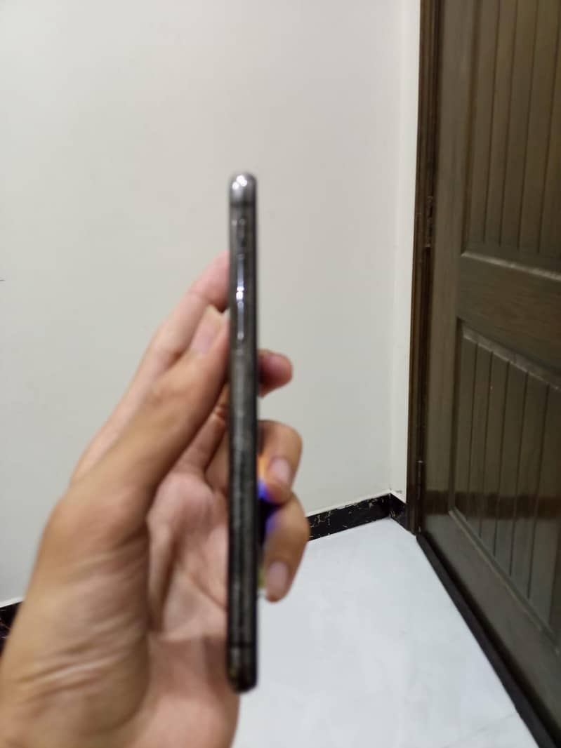Apple iPhone X 6