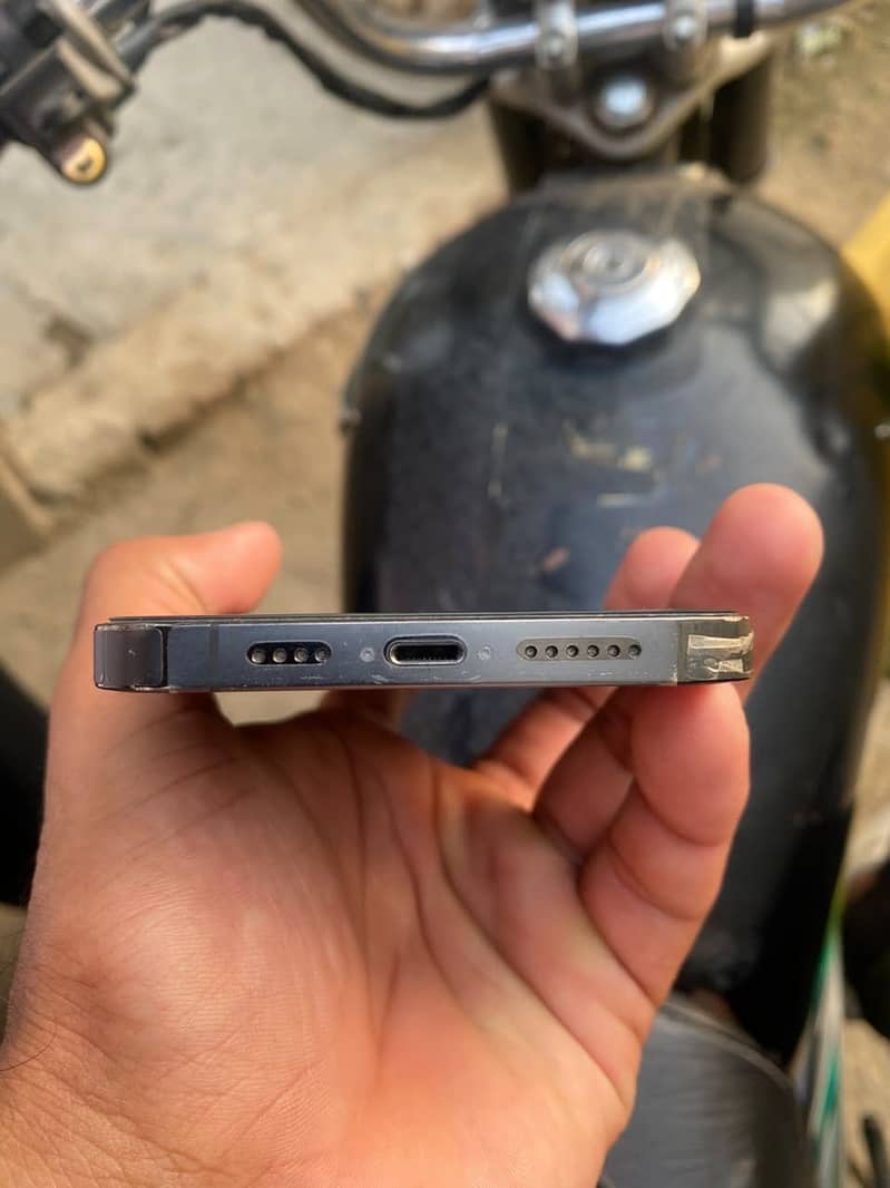 Apple iPhone 13 Pro Max 1