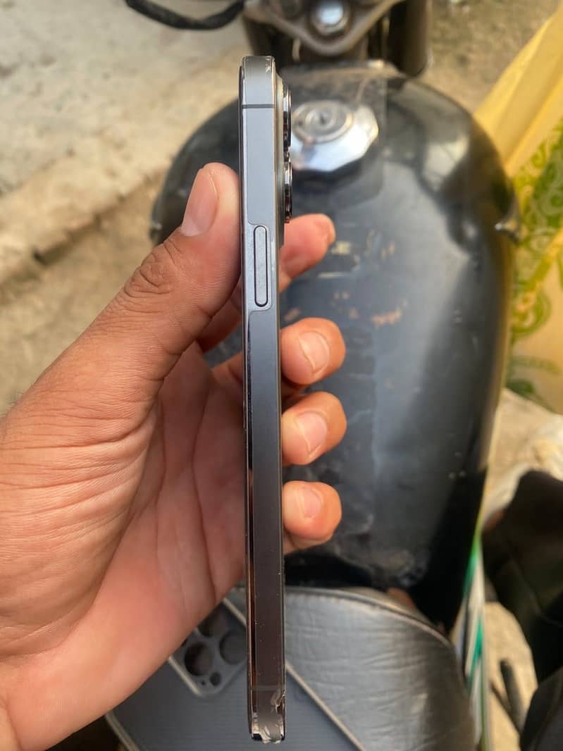 Apple iPhone 13 Pro Max 3