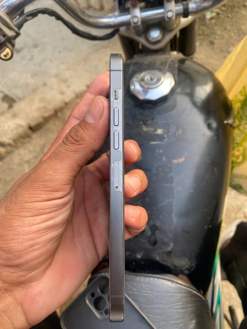 Apple iPhone 13 Pro Max 4