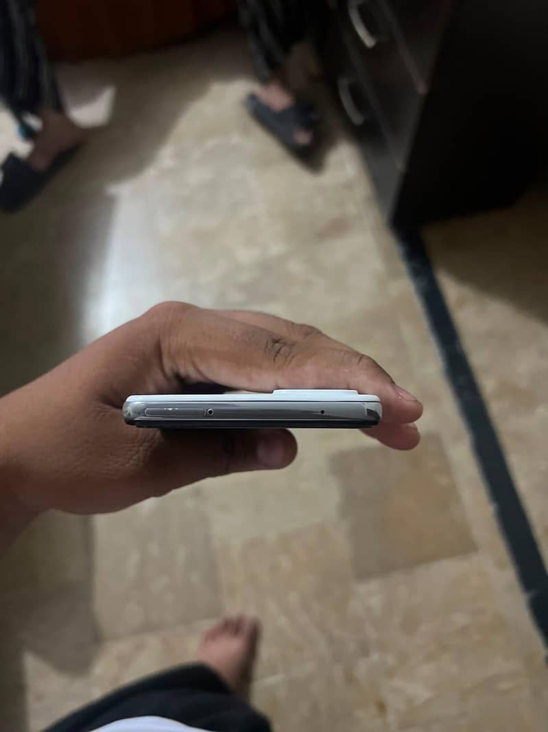 Samsung Mobile A52 1
