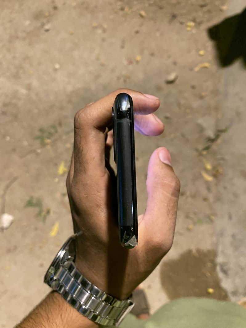 Apple iPhone 11 Pro 2