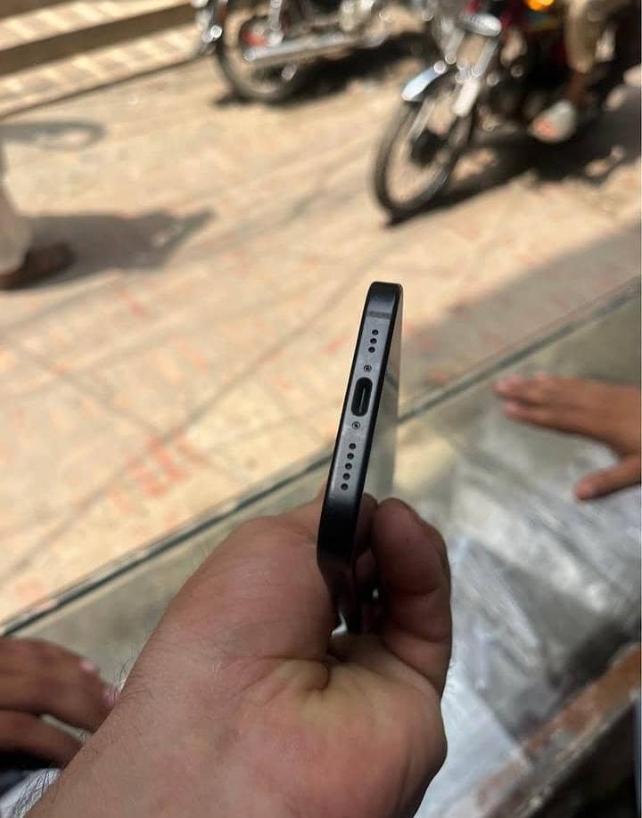 Apple iPhone 15 5