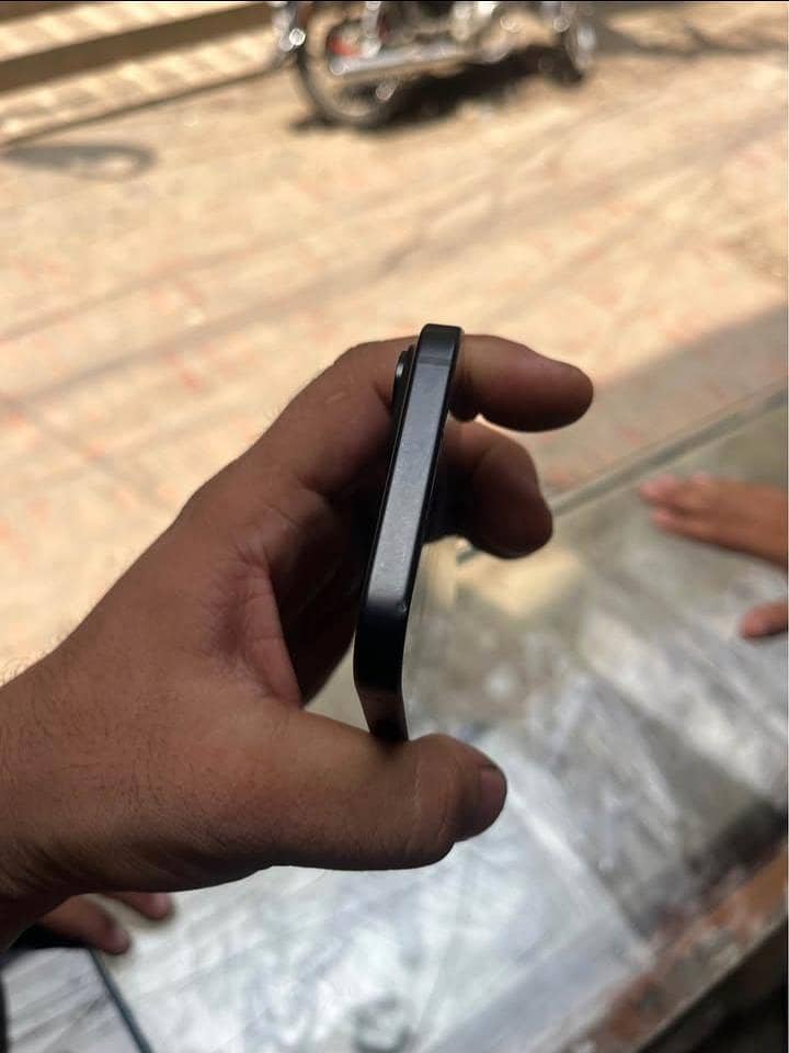 Apple iPhone 15 7