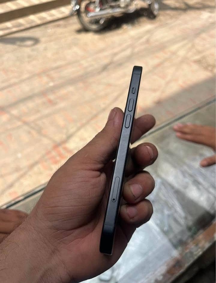 Apple iPhone 15 8