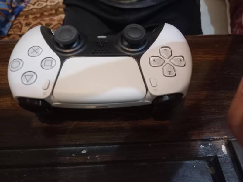 PS5 CONTROLLER WHITE COLOR 1