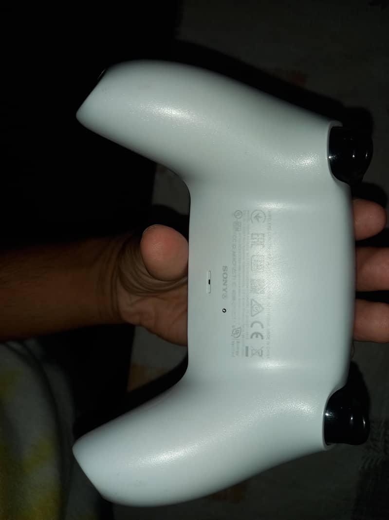 PS5 CONTROLLER WHITE COLOR 4