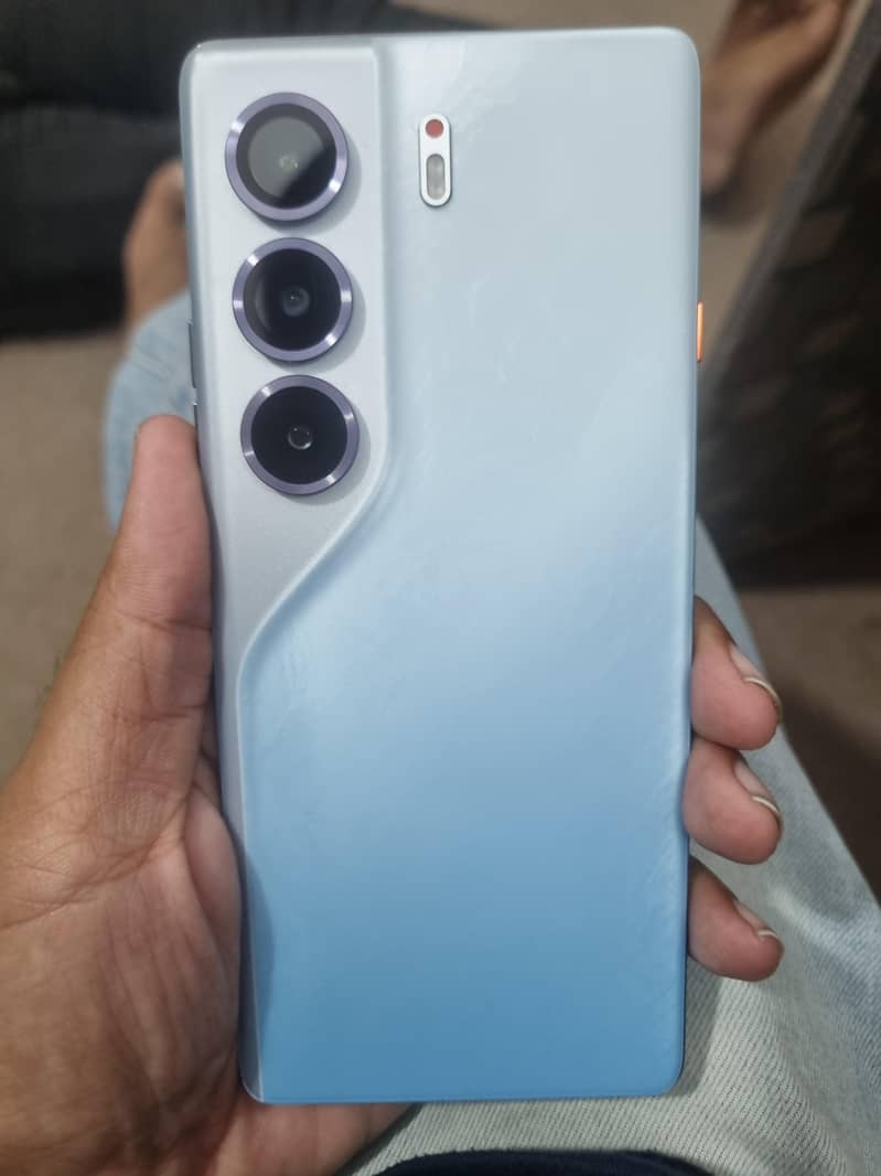 Tecno CAMON 40 Pro 1