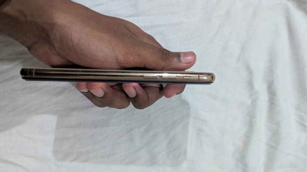 Apple iPhone XS 6