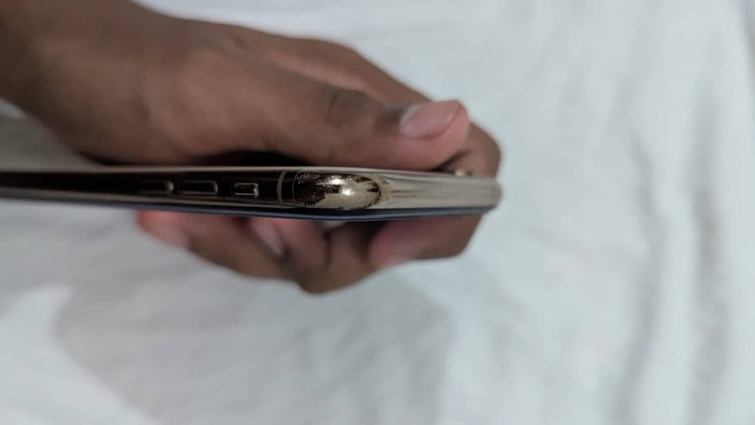 Apple iPhone XS 11