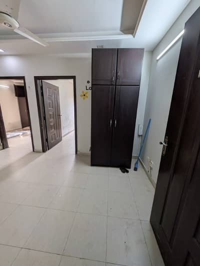 2 bed unfurnished apartment available for rent on monthly basis